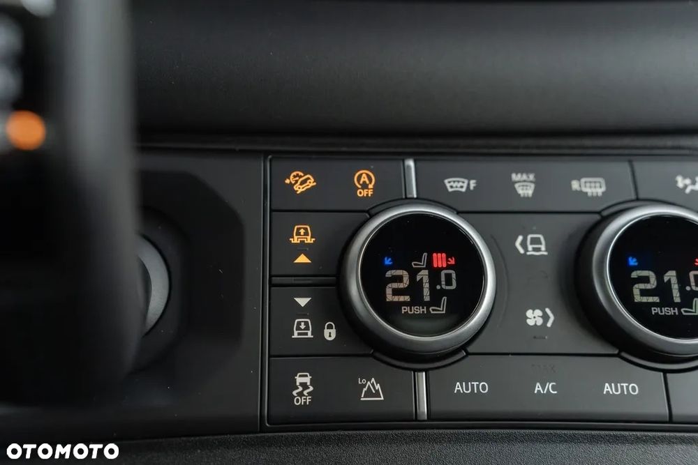 Land Rover Defender 3.0 D300 mHEV X-Dynamic SE - 9