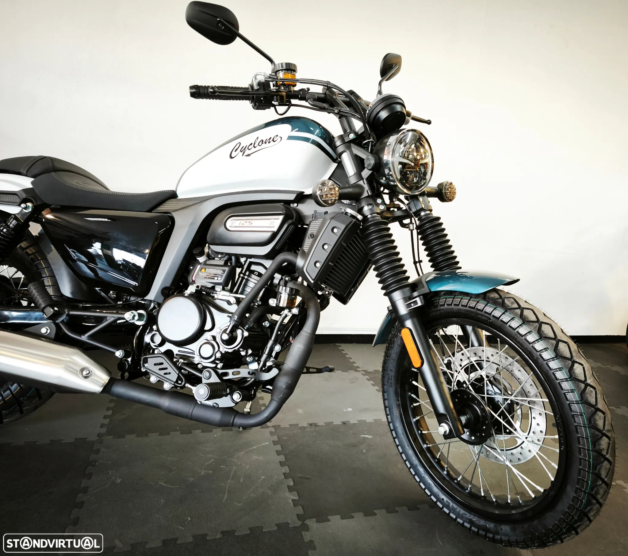 Cyclone Nova Custom/Cruiser - 4
