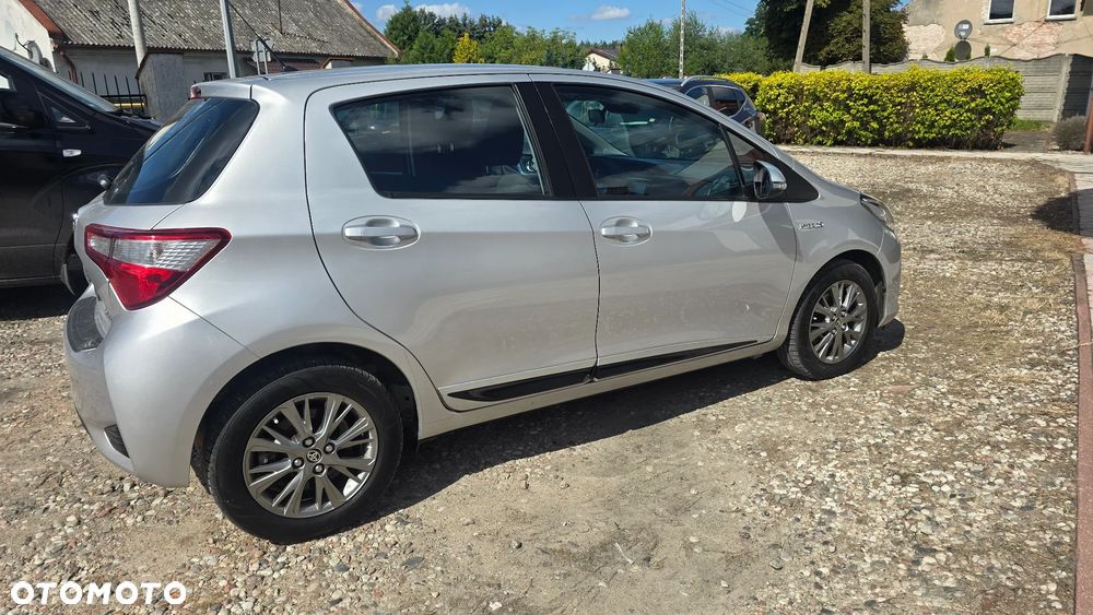 Toyota Yaris Hybrid 100 Sol - 16
