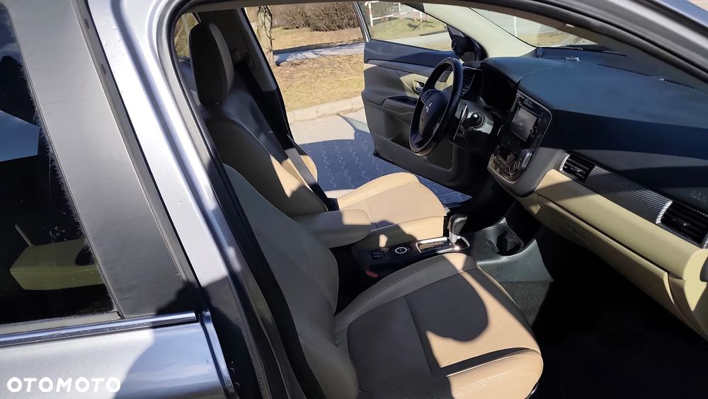 Mitsubishi Outlander 2.2 DI-D 4WD Automatik Diamant Edition+ - 34