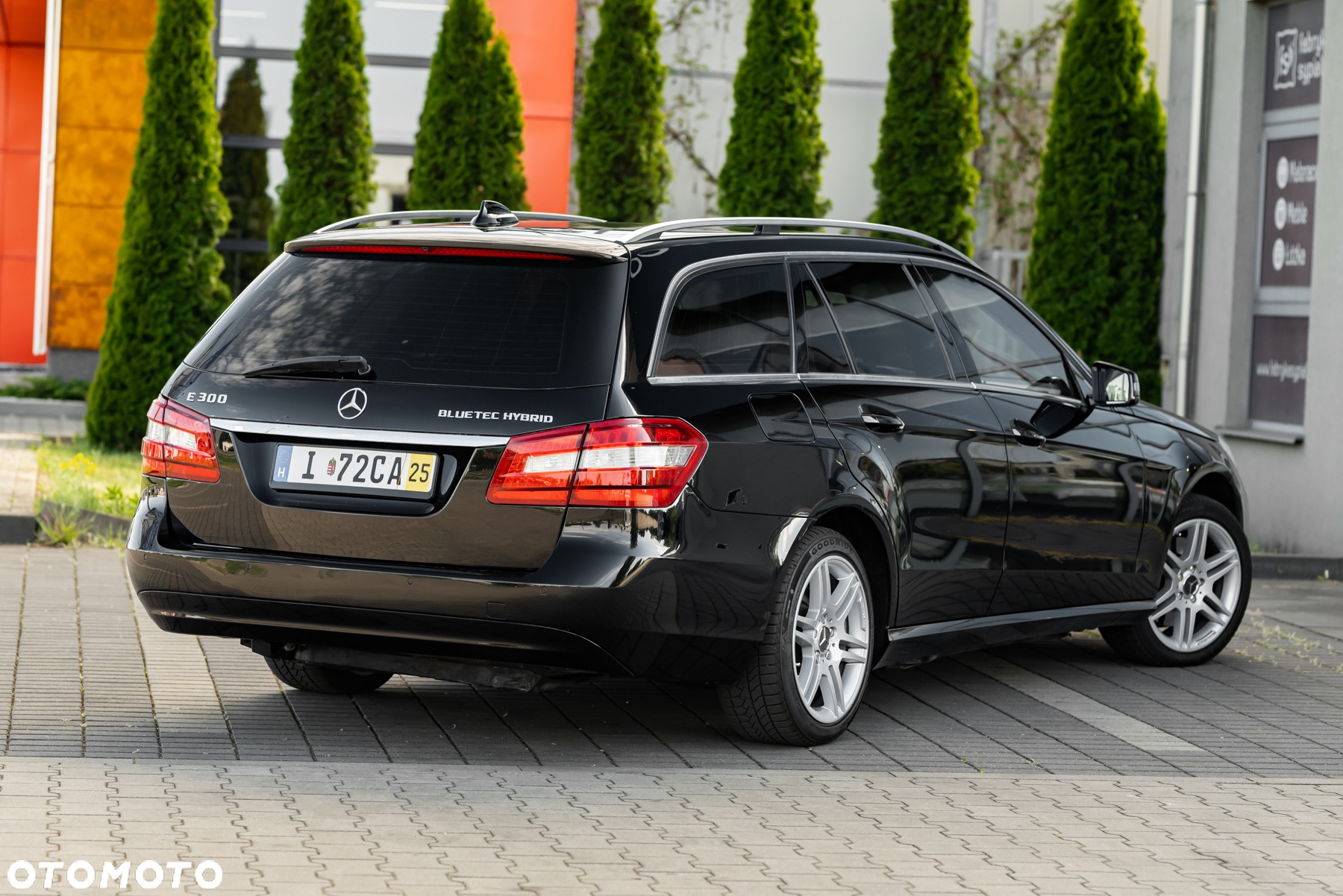 Mercedes-Benz Klasa E 300 T BlueTEC HYBRID 7G-TRONIC Avantgarde - 18