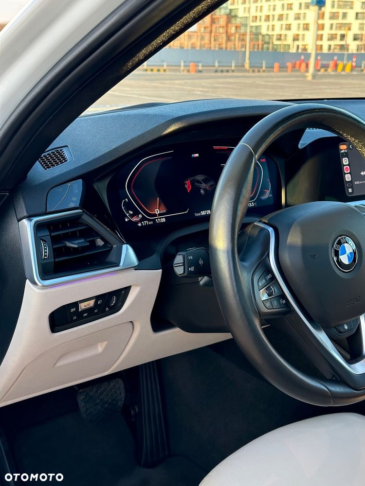 BMW Seria 3 330i xDrive M Sport - 13