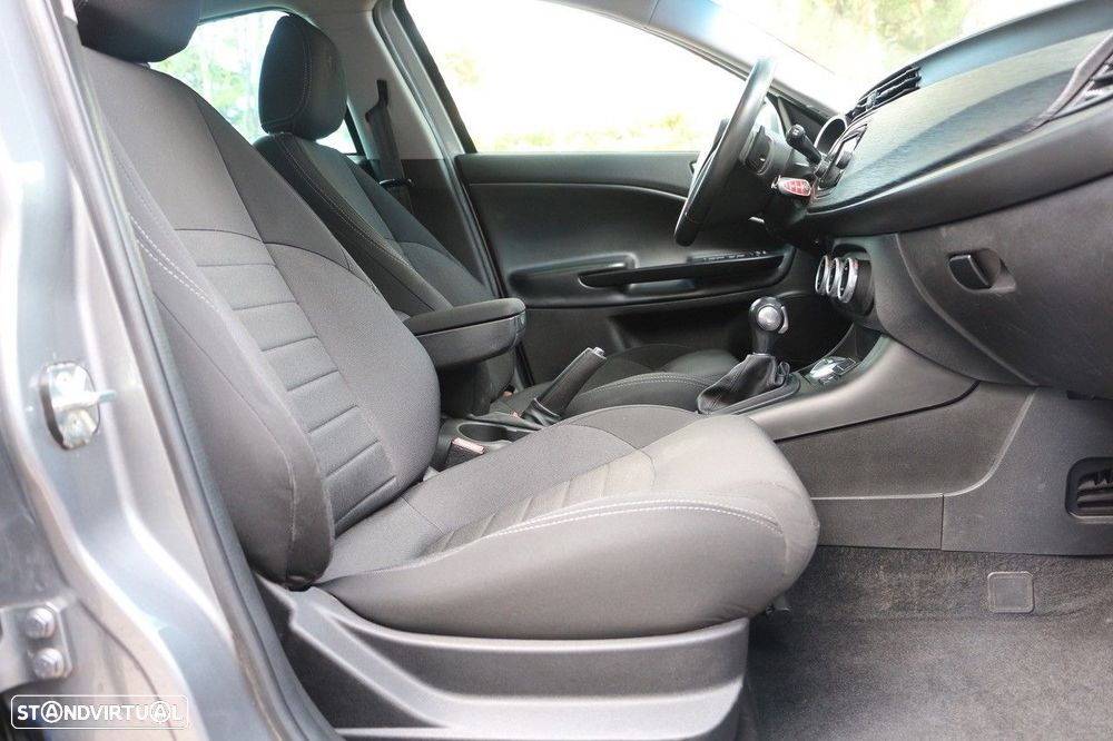 Alfa Romeo Giulietta 1.6 JTDM Super J18 TCT — fotografia 16