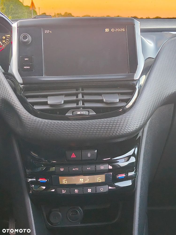 Peugeot 208 - 19