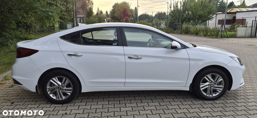 Hyundai Elantra 1.6 Comfort Premiere - 4