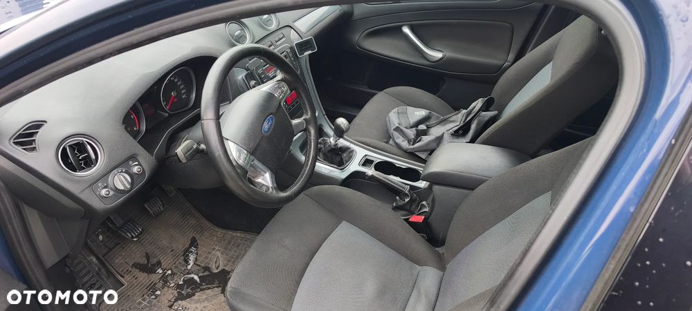 Ford Mondeo 2.0 TDCi Ambiente - 10