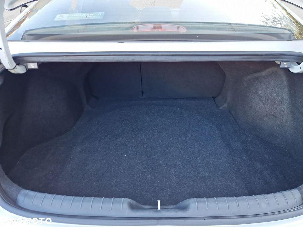 Hyundai Elantra - 23