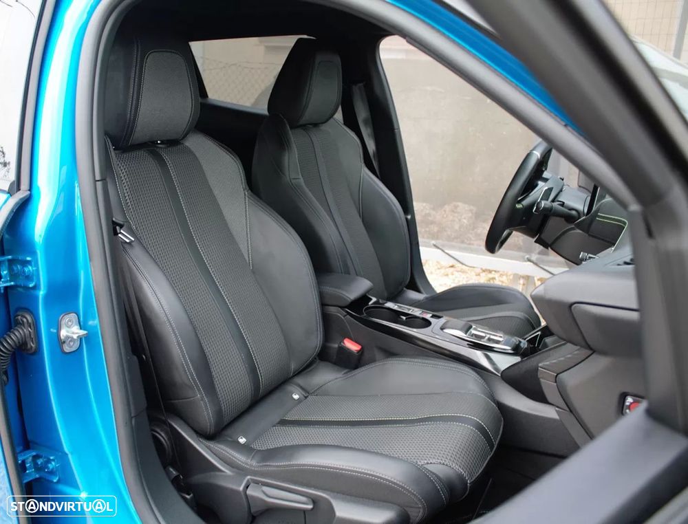 Peugeot 2008 1.2 PureTech GT EAT8 - 14