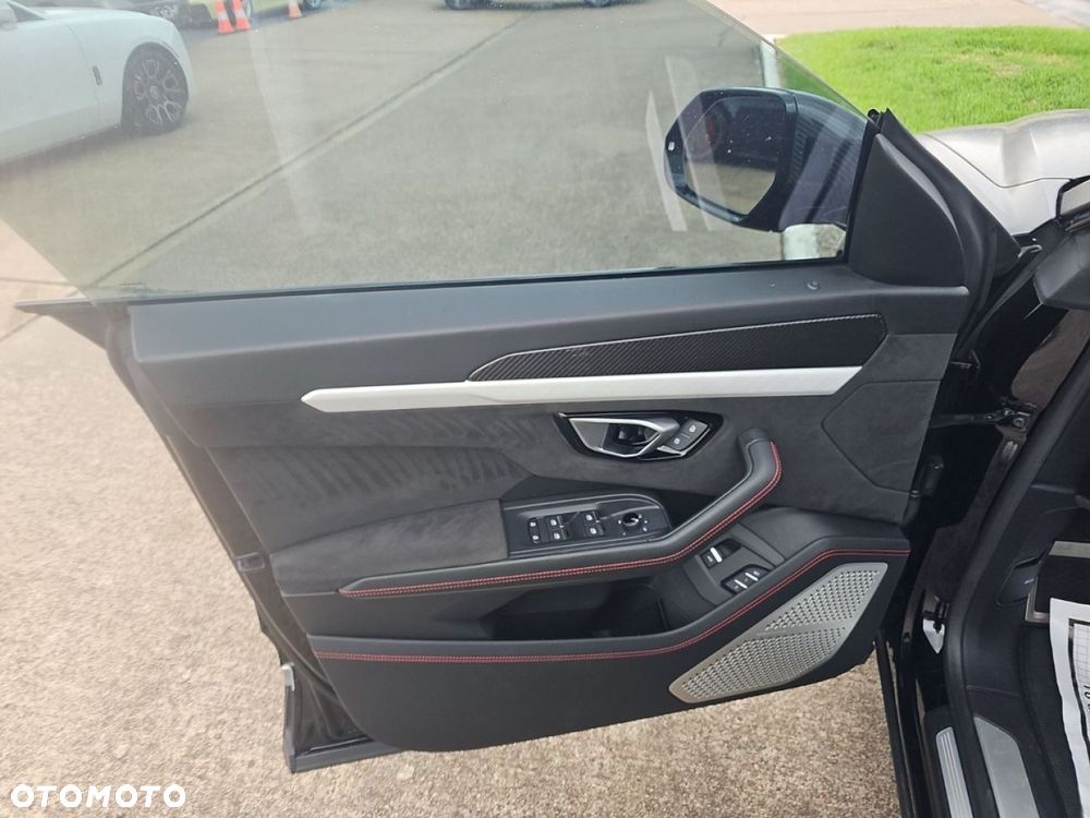 Lamborghini Urus - 10