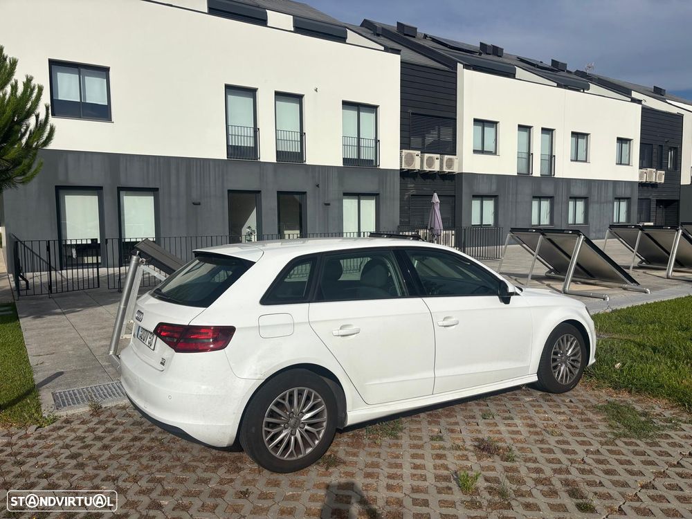 Audi A3 Sportback 1.6 TDI Attraction Ultra - 4