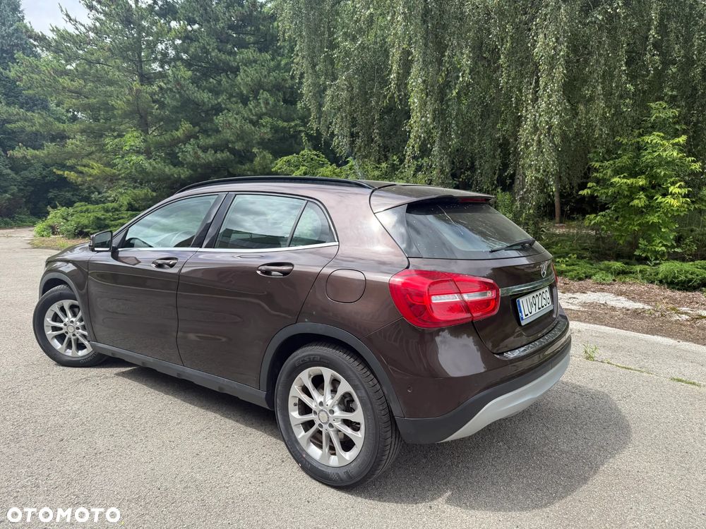 Mercedes-Benz GLA - 10