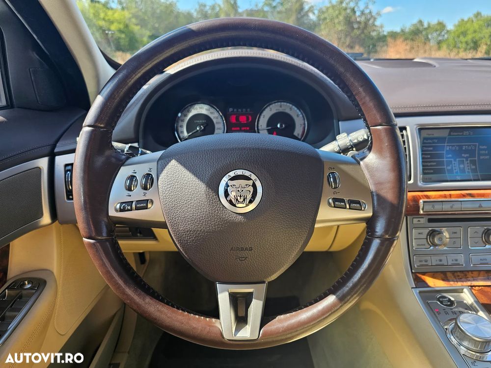Jaguar XF 3.0 Premium Luxury Aut - 2