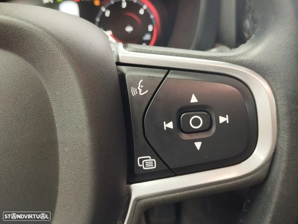 Volvo XC 60 2.0 D3 Momentum Plus - 24