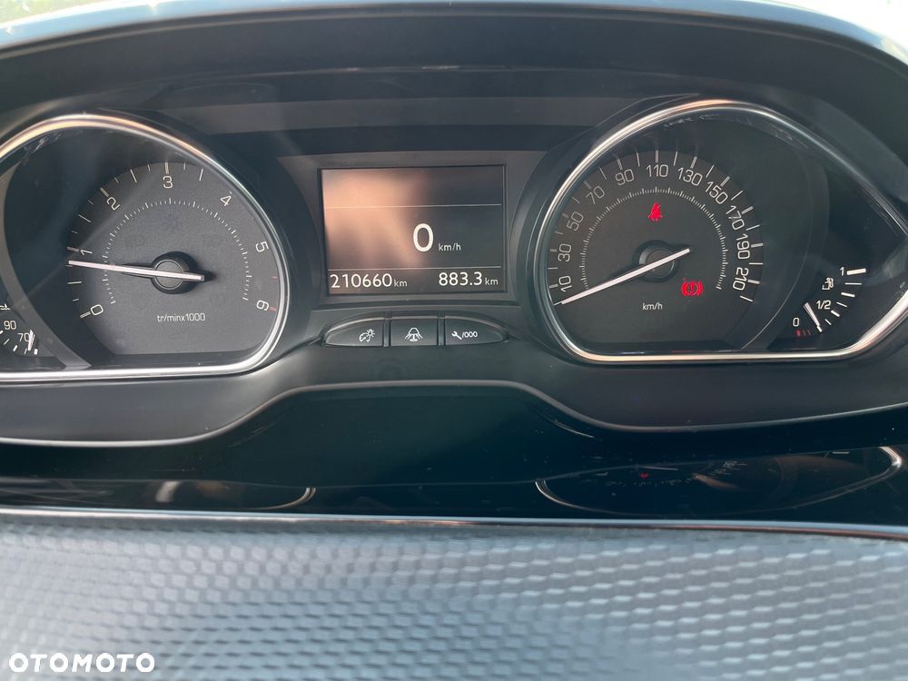 Peugeot 2008 1.6 BlueHDi Style - 11