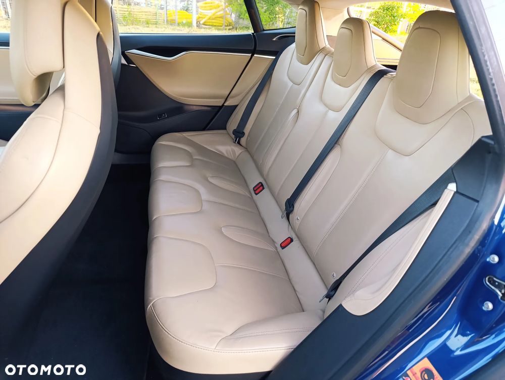 Tesla Model S - 18