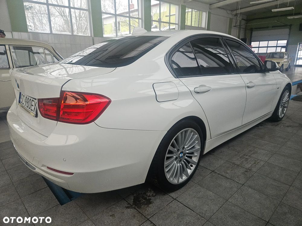 BMW Seria 3 330d Blue Performance Luxury Line - 4
