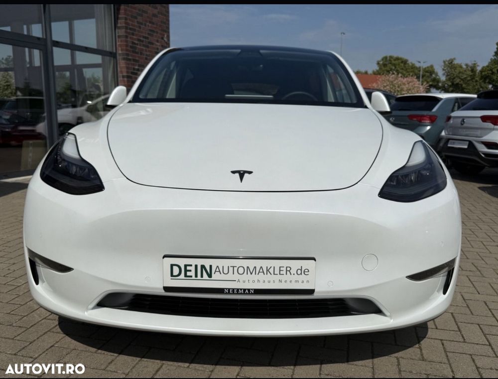 Tesla Model Y - 2