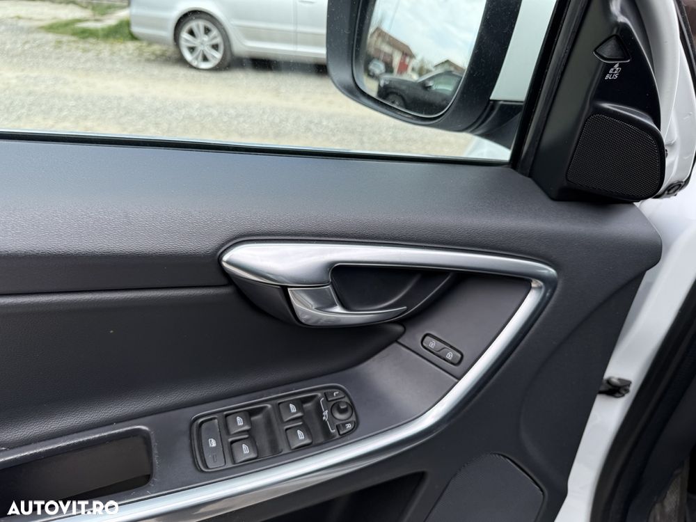 Volvo XC 60 D4 Momentum Pro - 19