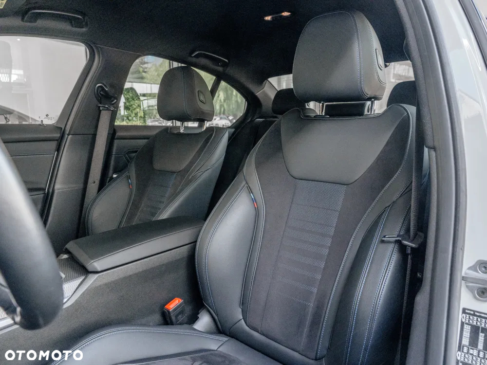 BMW Seria 3 318i M Sport - 12