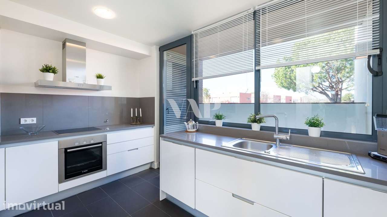 Apartamento Duplex T3 com Piscina em Condomínio Exclusivo – Vilamoura - Grande imagem: 3/33