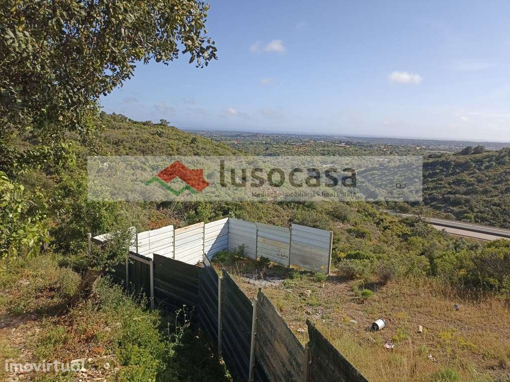 Terreno rústico vista de mar, com armazém não legal - Grande imagem: 5/7