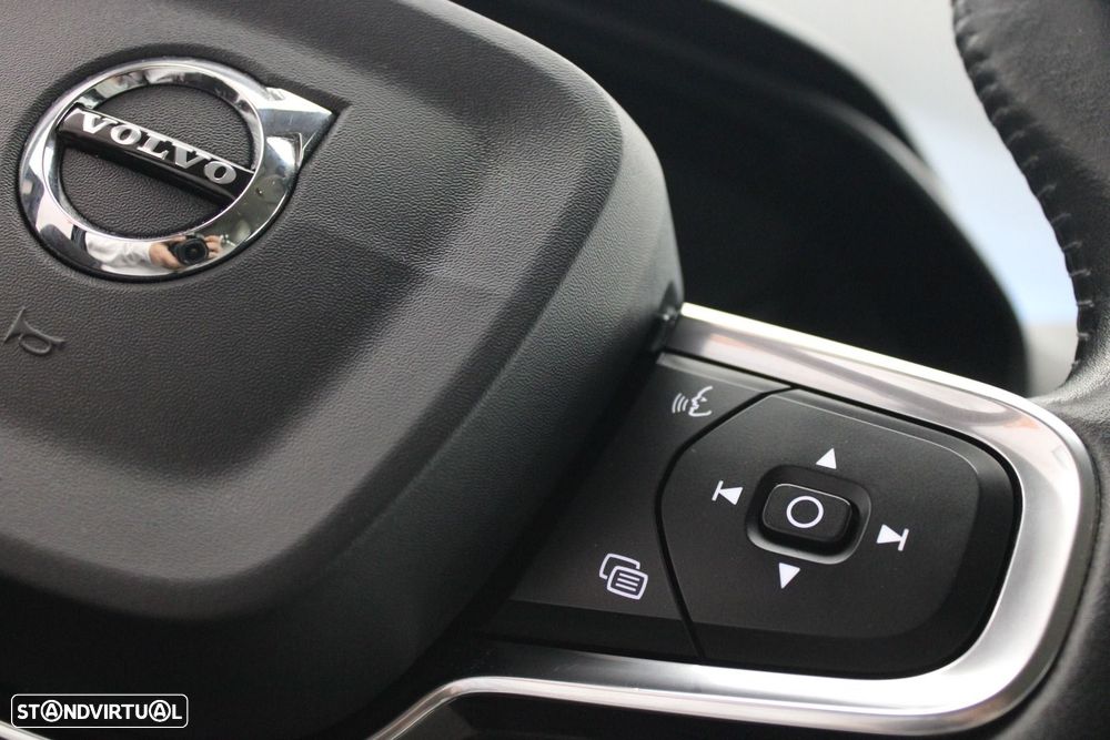 Volvo XC 40 2.0 D3 Momentum Plus Geartronic — fotografia 11