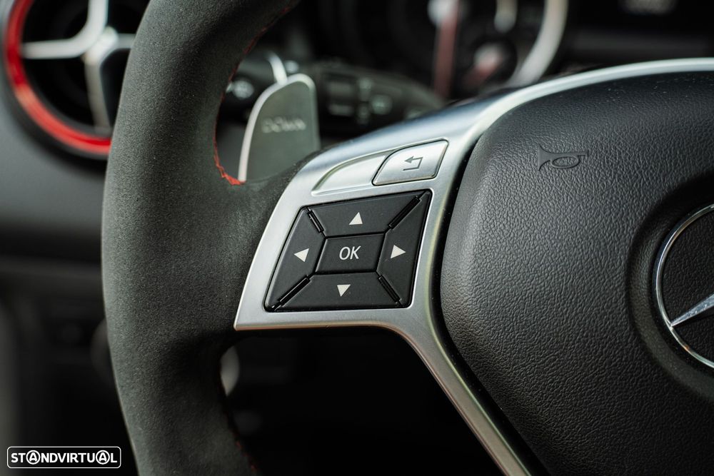 Mercedes-Benz GLA 45 AMG 4Matic 7G-DCT - 22