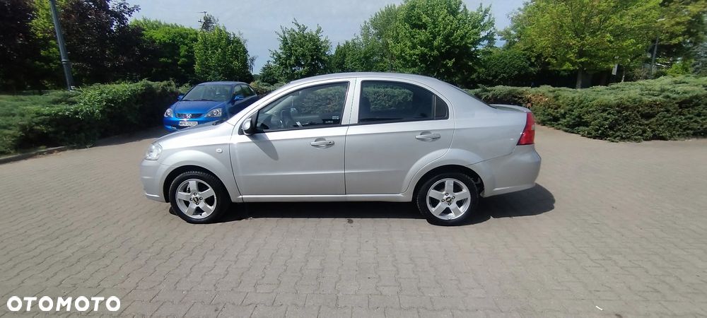 Chevrolet Aveo - 12