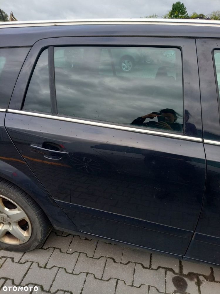 OPEL ASTRA H KOMBI DRZWI PRAWY TYŁ Z20R - 1