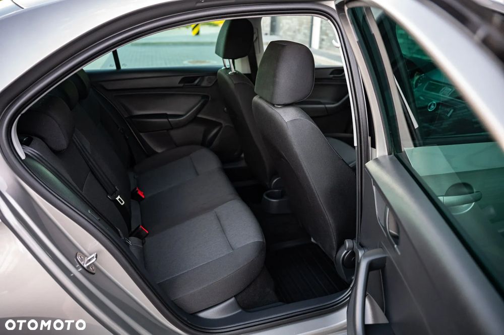 Skoda RAPID 1.2 TSI Active - 17