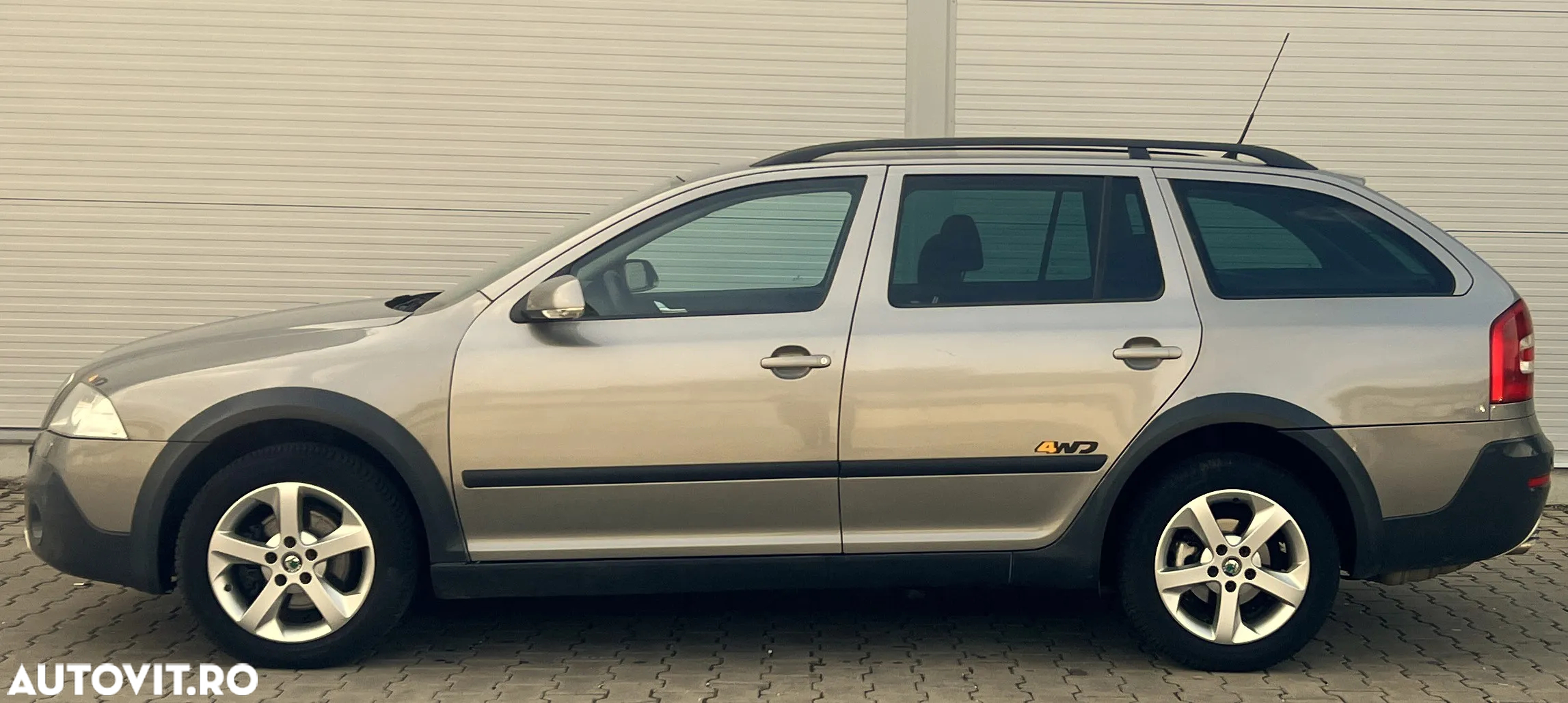 Skoda Octavia Combi 2.0 TDI DPF 4x4 Scout - 6