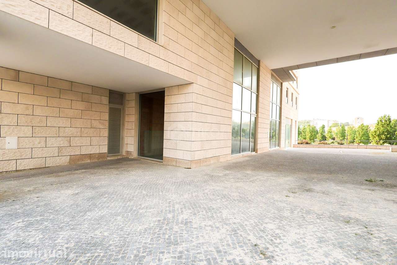 LOJA CONTRUÇÃO NOVA COM SAÍDA DE FUMOS | 261 M² | ADAPTE AO SEU NEGÓCI - Grande imagem: 2/56