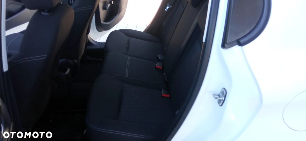 Peugeot 208 - 17