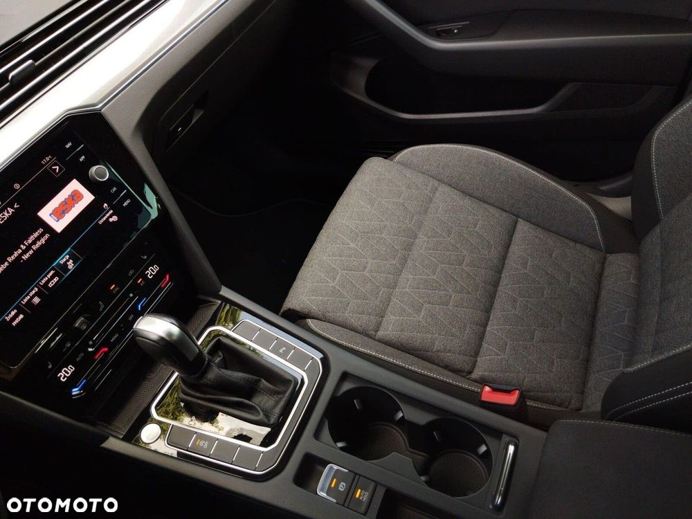 Volkswagen Passat - 24