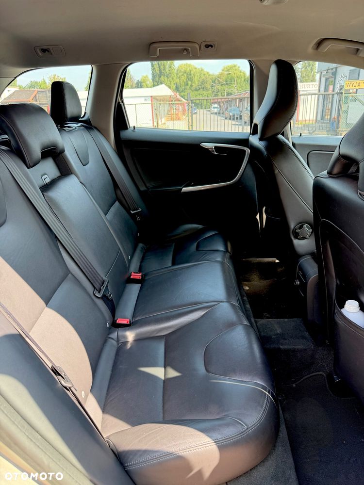 Volvo XC 60 D4 Geartronic Momentum - 16