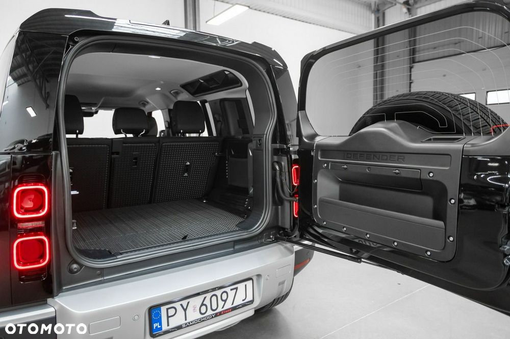 Land Rover Defender - 32