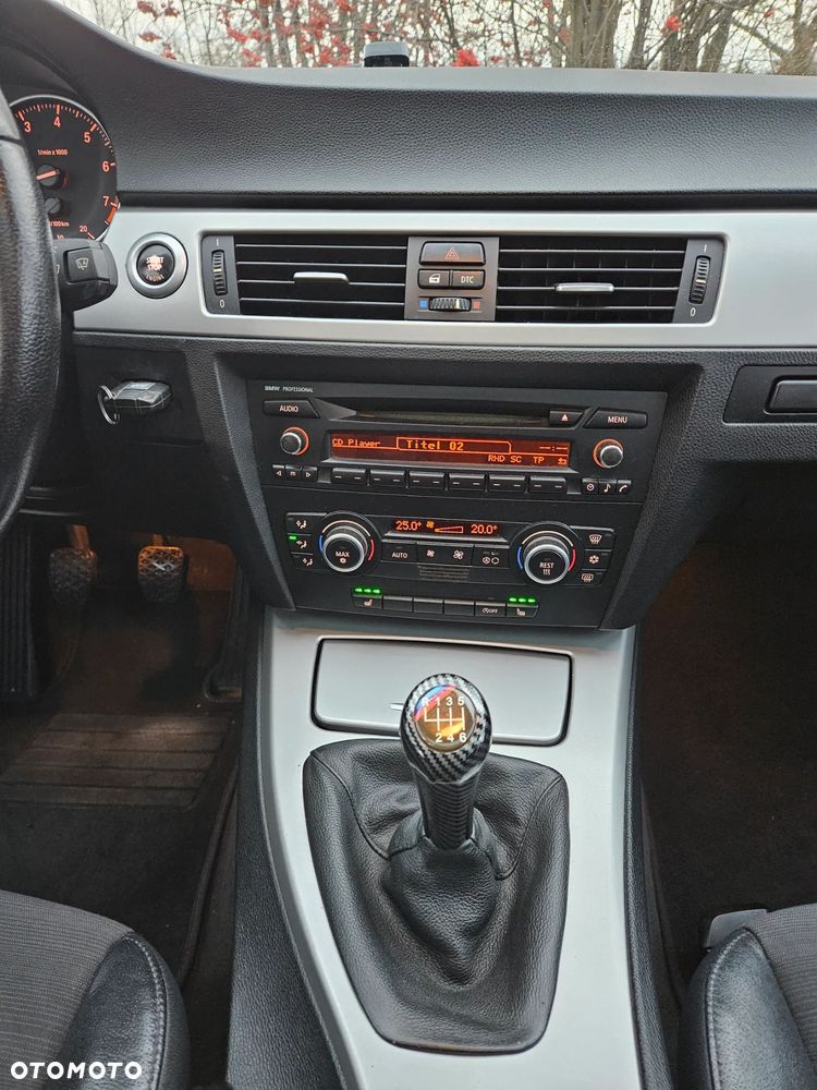 BMW Seria 3 320i - 22