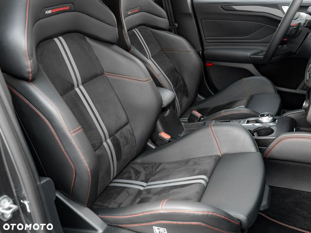 Ford Focus 2.3 EcoBoost ST X - 33