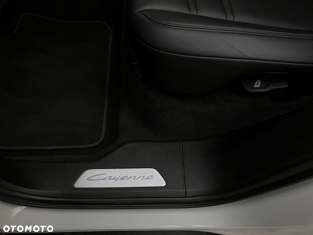 Porsche Cayenne - 23