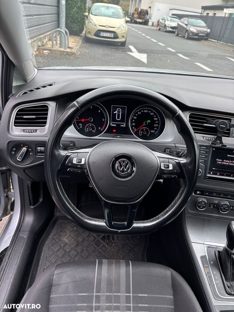 Volkswagen Golf - 8