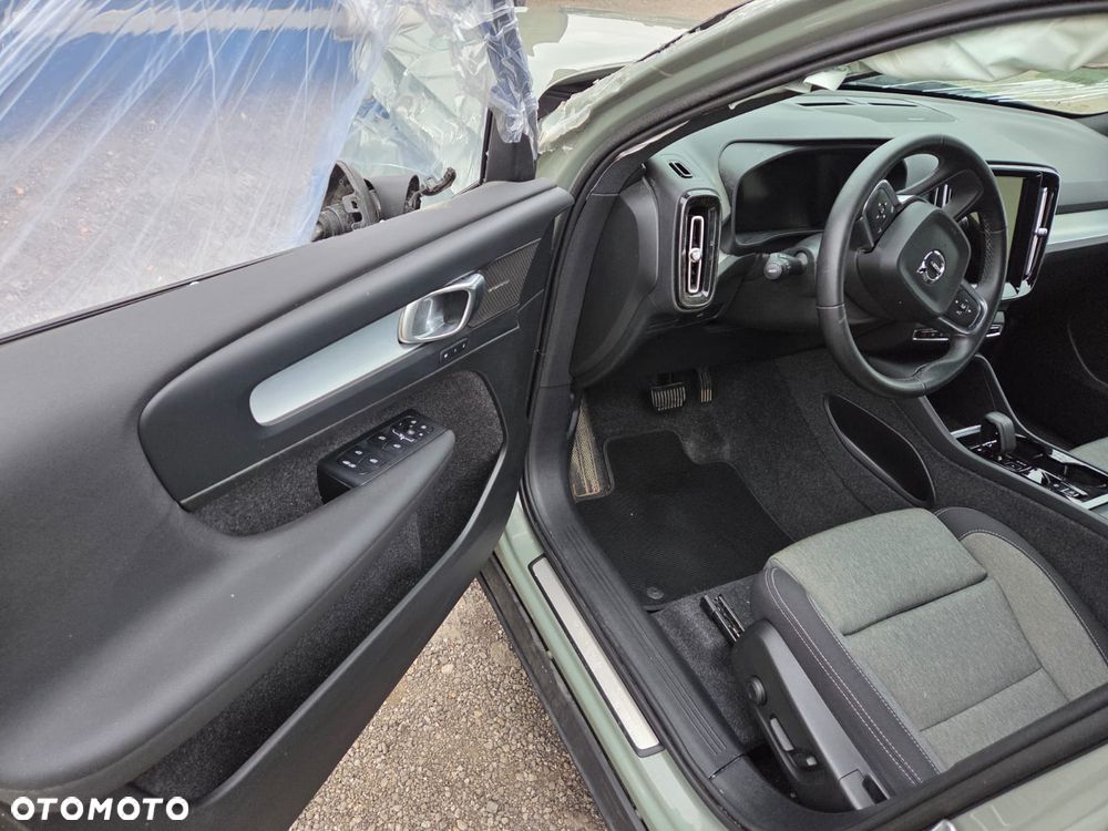Volvo XC 40 B3 DKG Essential - 23