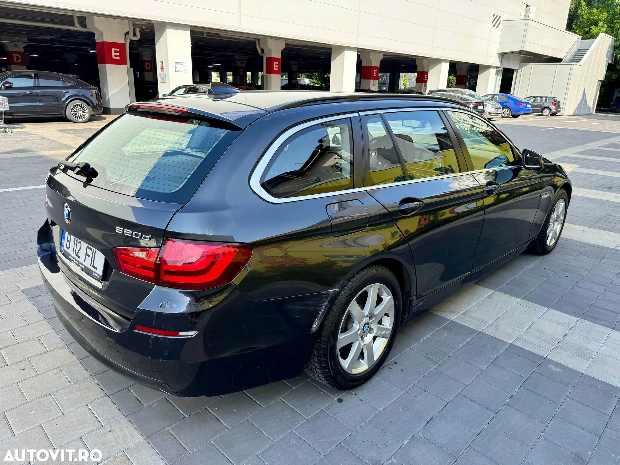 BMW Seria 5 520d Sport-Aut. - 2