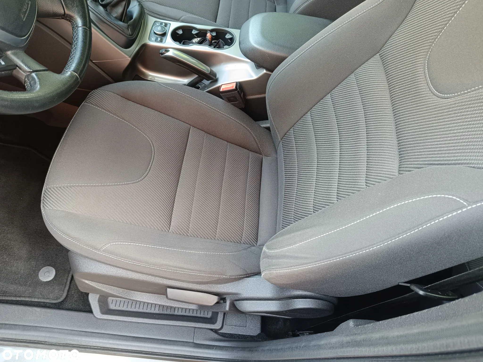 Ford Kuga 2.0 TDCi 2x4 Titanium - 18