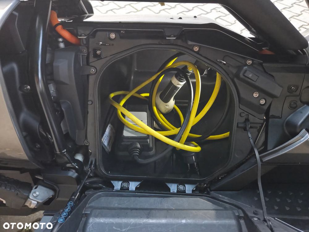 BMW CE 04 - 22