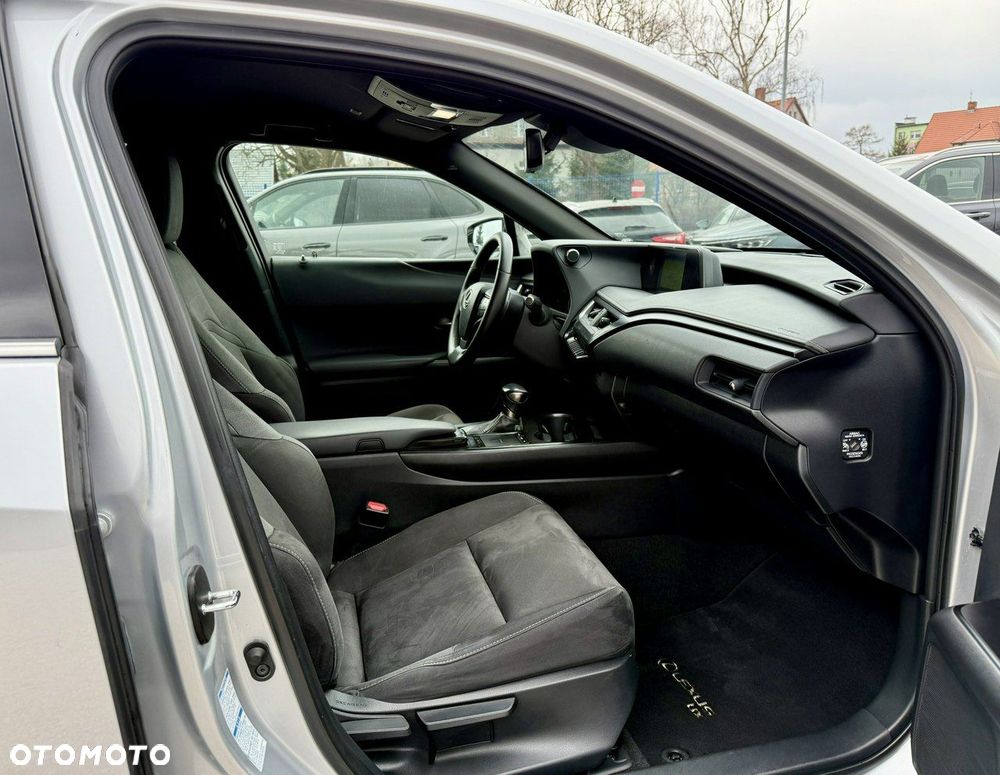 Lexus UX - 13
