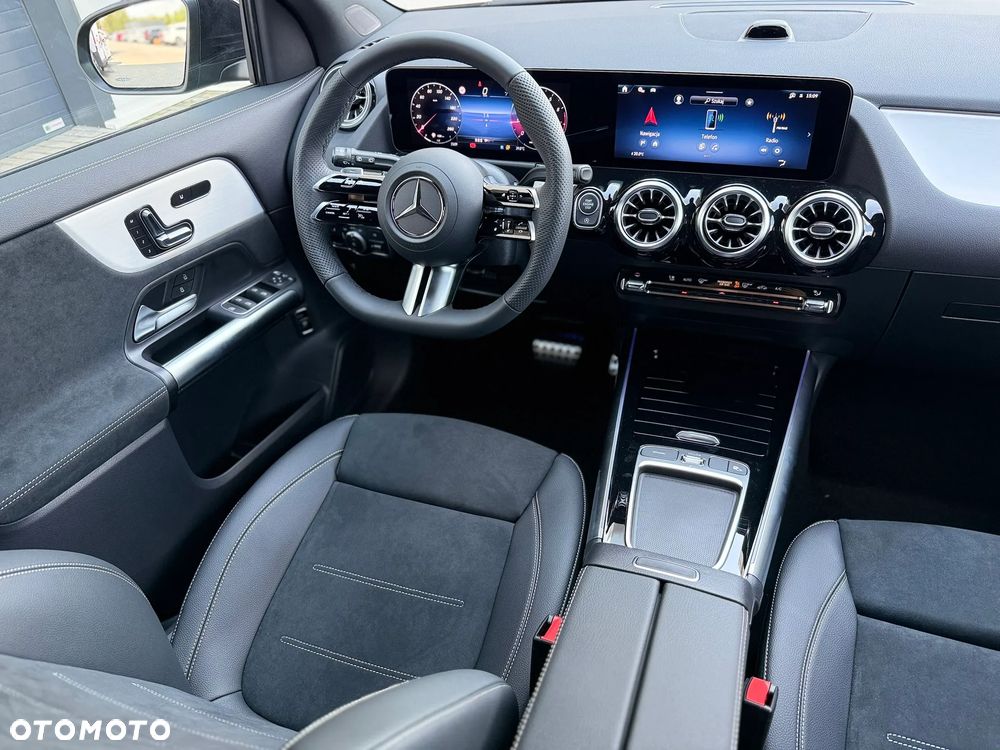 Mercedes-Benz GLA - 12