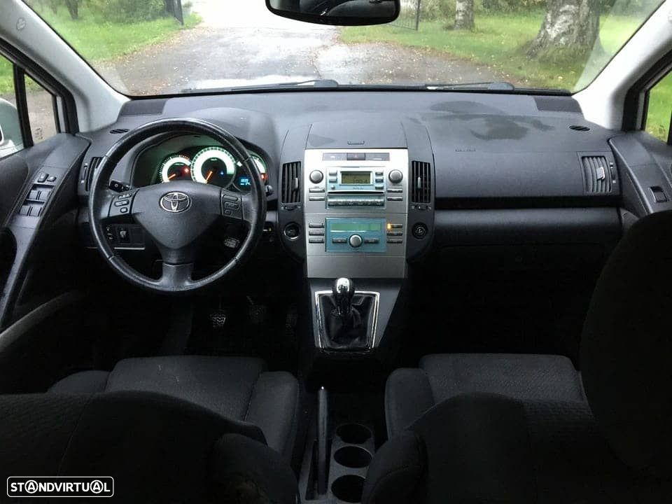 Toyota Corolla Verso 2.0 D-4D - 8