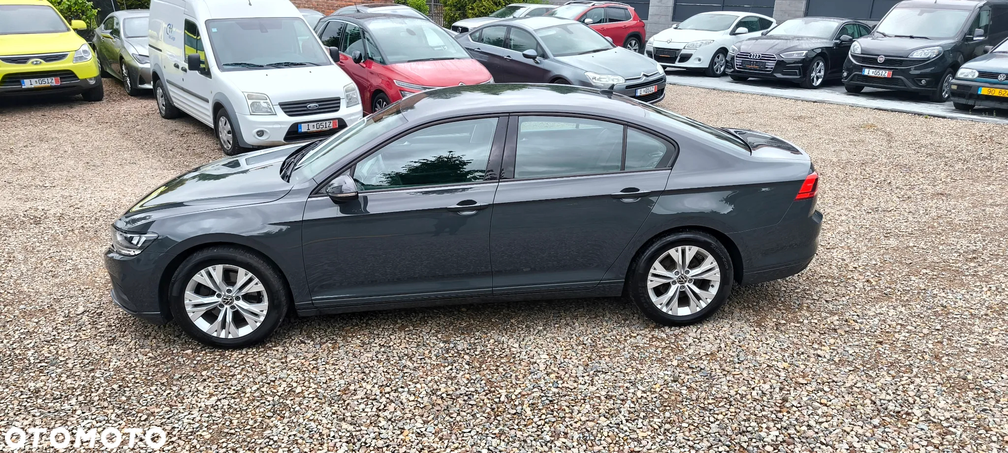 Volkswagen Passat - 4