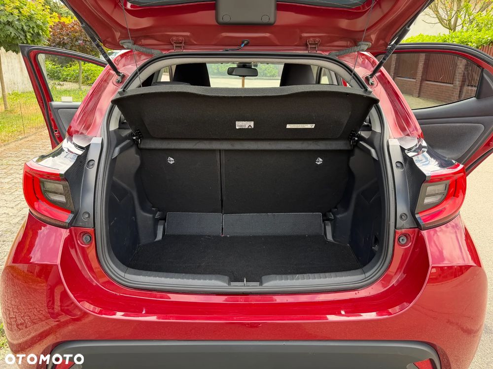 Toyota Yaris Hybrid 100 Active - 23