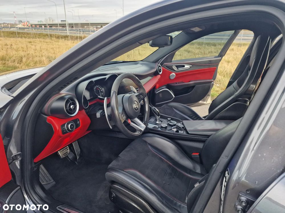 Alfa Romeo Giulia 2.9 V6 Bi-Turbo AT8 Quadrifoglio - 19